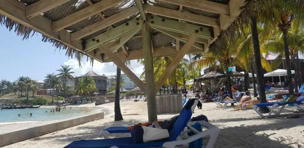 Romantique Et Bel Appartement En Bord De La Mer, Piscine Surveillee Et Belle Plage A 50M Saint-Francois  Εξωτερικό φωτογραφία